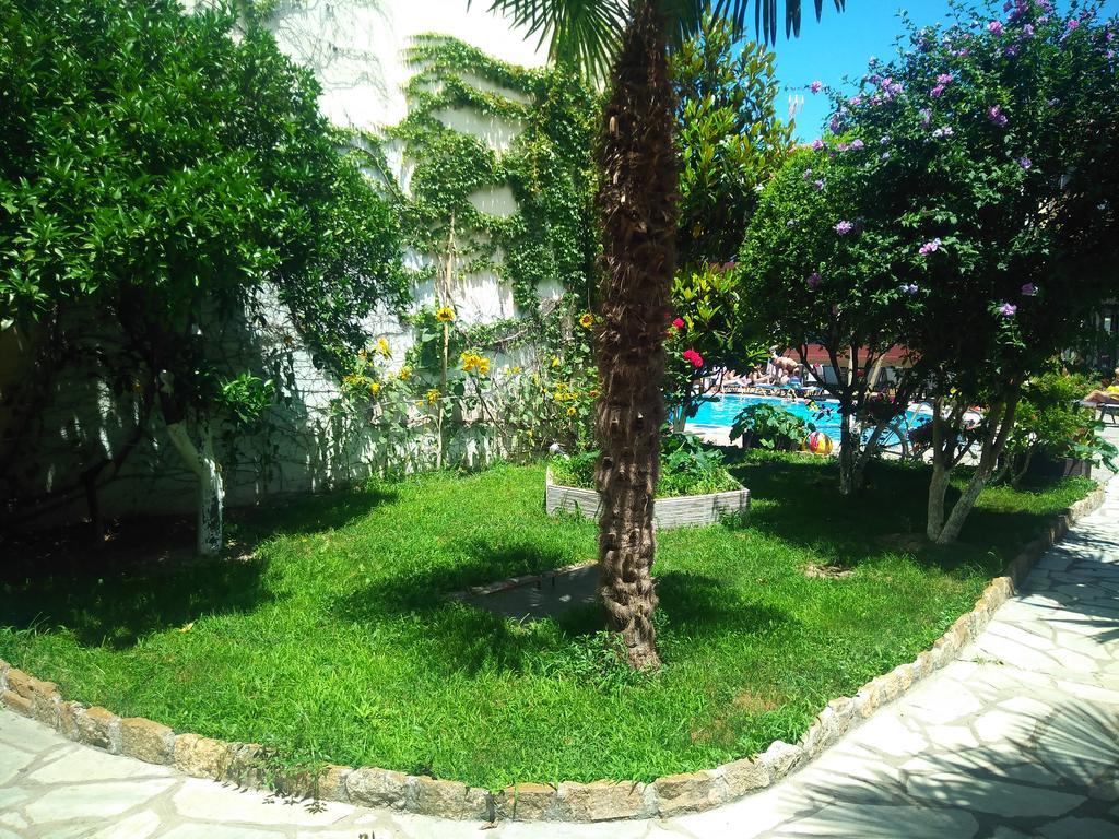 Pelli Hotel Пефкохори Экстерьер фото